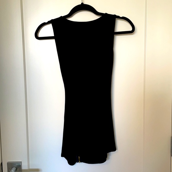 Black Guess Top with Zipper Detail - Picture 4 of 5